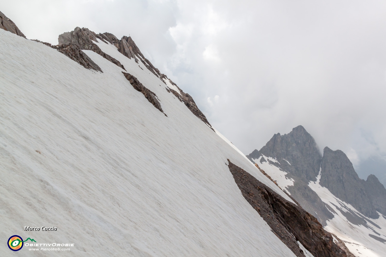 28_neve e roccia al gleno.jpg